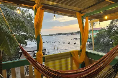 Image de 3 Bedroom, Ocean View. \nCenobia’s Place