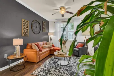 Image de Modern 2-Bed/2-Bath Tampa Apartment: Comfort Meets Convenience for Corporate Travelers