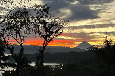 Image de Welcome to Casa Blanca guest studio at Vistas Del Lago on Lake Arenal