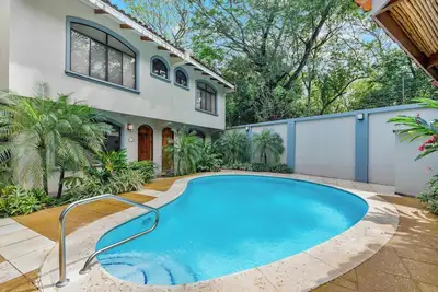 Image de Spacious Condo, Pool and Bbq