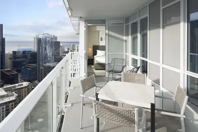 Image de Luxury 2-Br Sky Suite with Stunning Views, Pools, & Top Seattle Amenities