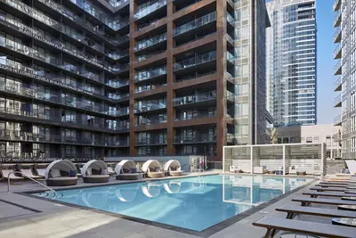 Image de Luxury 3-Bed Suite with Stunning Views, Pool Access, and Top Seattle Amenities