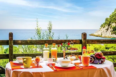 Image de Beachfront Pelion Getaway - Cozy Summer Haven