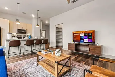 Image de Elegant 2 Bd\/2 Ba Retreat Ideal for Comfort &Style