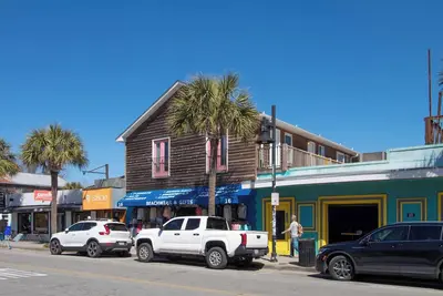 Image de Folly Ha'i ~ Steps away from the beach and Center St.