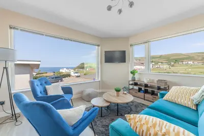 Bradda View Apartment is a stylish apartment, with views out to Port Erin Bay