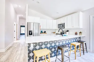 Image de The Salty Pearl - Charming 3-bedroom cottage with Ac and WiFi in St. Augustine