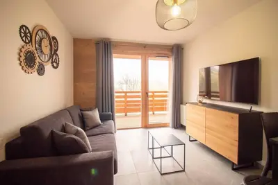 Image de À 15m des pistes de ski, 1er étage, vue montagne, balcon, télévision, casier à ski, 34m², Valmorel