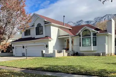 Image de Spacious 4-bedroom house in a quiet neighborhood in a centralized location