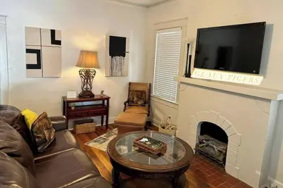 Image de Charming Vintage House - Walking friendly!