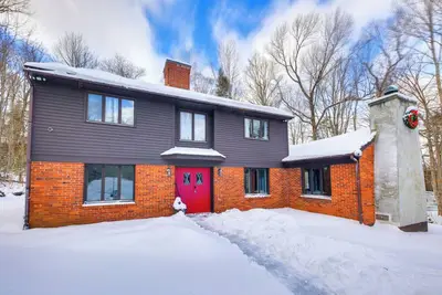 Image de 5 Mi to Skiing: Home w/ Hot Tub & Patio!