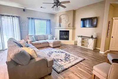 Image de Entire Home Near the World Ag Expo