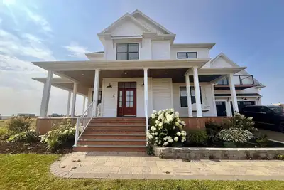 Image de Luxury home with water view in  beautiful North Rustico.