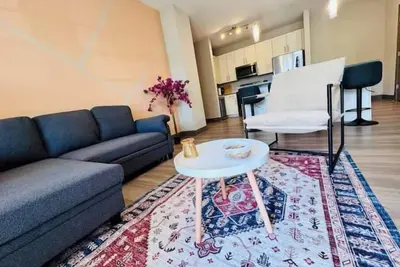Image de King Bed, 15 Min to Parks, Pet-Friendly, Amenities