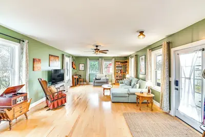 Image de 'The Olde Westerlo Village House' < 1\/2 Mi to Park