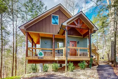 Image de Dog friendly cabin w\/ free attraction tickets, fire pit, grill, streaming Tv