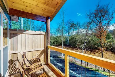 Image de Tranquil cabin w\/ free attraction tickets, hot tub, picnic area and fire pit