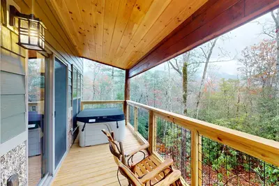 Image de Dog-friendly studio cabin w\/ free attraction tickets, hot tub, full kitchen