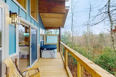 Image de Dog-friendly studio w\/ free attraction tickets, hot tub, deck, shared fire pi
