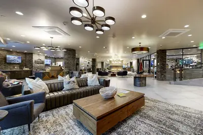 Image de Modern resort condo with pool, hot tub, rolling foothill views + shuttle