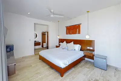 Image de Cozy lockoff near the beach with pool, fitness room, gardens & modern amenities