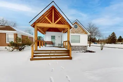 Image de East Tawas waterview home. . . walk to downtown and the beach!