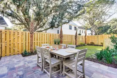Image de Historic Location: Townhome in Johns Island!