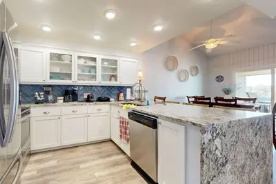 Image de Multiple level townhouse with patio, great views, playground & Wifi