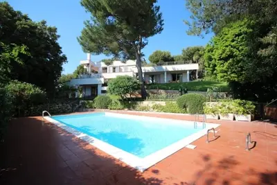 Image de Second floor apartment in villa with swimming pool