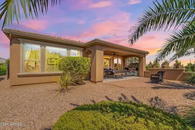 Image de Discover Your Dream Vacation: A Gem of a Home with World-Class Amenities! \"
