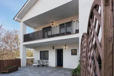 Villa 'Marel' avec vue sur les montagnes, Wi-Fi et climatisation