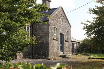 Image de The Old Schoolhouse - sleeps 6 guests  in 2 bedrooms