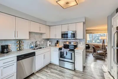 Image de Boho-Chic Condo in Five Points Denver with Wifi, Ac & Parking!