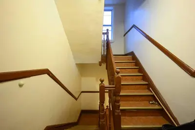 Image de Comfy 2br Retreat Steps from Train to Nyc