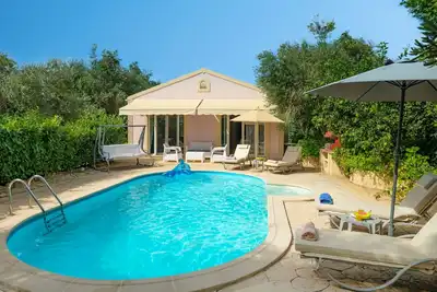 Image de Relax near Corfu’s finest beaches in this charming villa for up to 4 guests