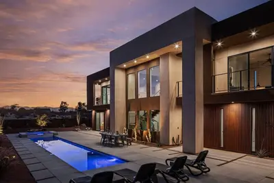 Image de Suncrest by Fieldtrip | Jt Modern w Pool and Views