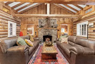 Image de Pet/family friendly cabin w/ lake access < 2 miles from Camp of the Woods