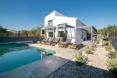 Kozakos Villa 1 with private swimming pool