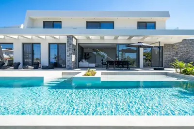 Image de Aethra Grand- Luxury 5-Bed Villa, 700m from Beach
