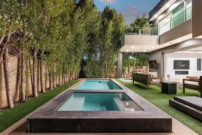 Modern Villa In West Hollywood Pool Jacuzzi Restaurants