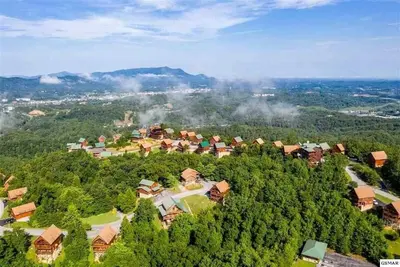 Image de Active Bears/By Dollywood/Pigeon Forge/ 80s & 90s Arcade loft/Downstairs Pool Rm