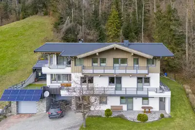 Image de Appartement idyllique : vue, montagnes, jardin