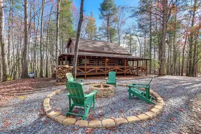 Image de Hot Tub & Games: Ridgetop Cabin in Blue Ridge!