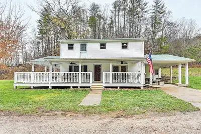 Image de On 220 Acres: Home w/ Trails in West Liberty!