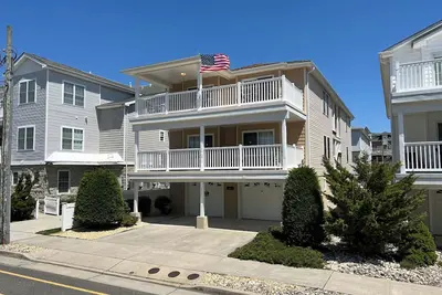 Image de Gorgeous and Spacious Top Floor Condo near the Best of Wildwood!