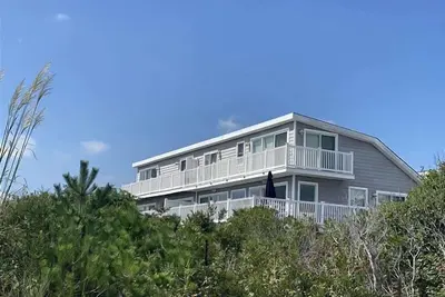 Image de Immaculately Renovated Beachfront Townhome with Incredible Views!