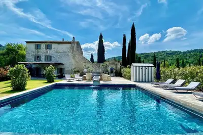 Image de Bastide du 18ème à Ménerbes, accès village, climatisation, piscines chauffées