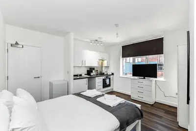 Image de Church Street Flat 11: Minimalist Studio in Basford