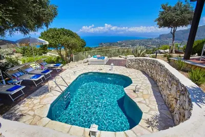 Image de Villa with Private Pool
