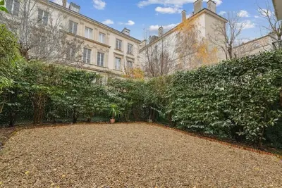 Image de Studio de charme avec jardin - Canal Saint Martin